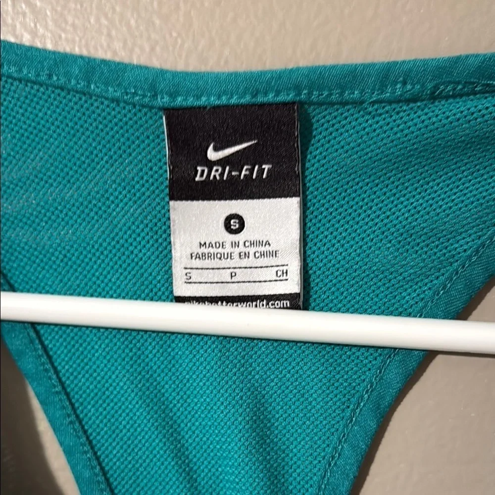 Nike Green Sleeveless Crop Tank Top